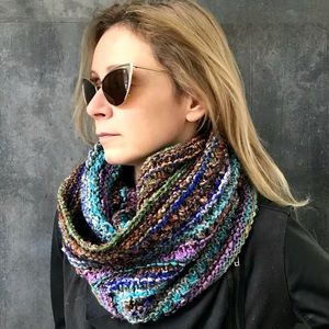 Handmade Infinity Style Scarf Cowl (K22-23H)
